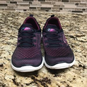 Ladies size 8 Sketchers